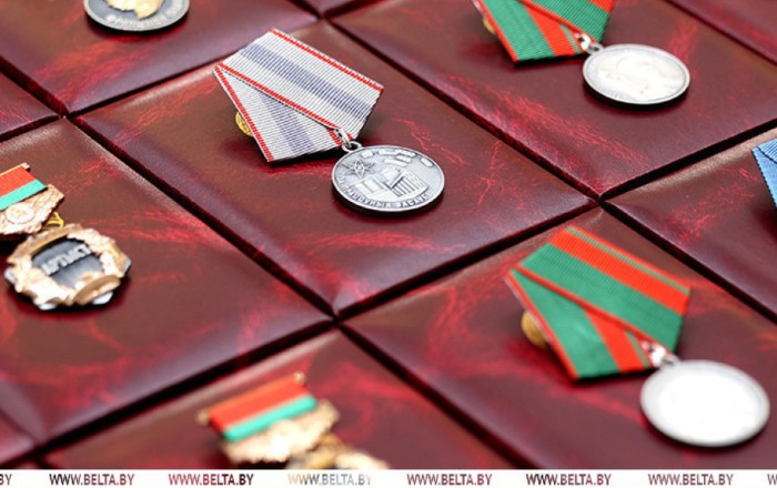 Lukashenko presents awards to mark 80th anniversary of Great Victory