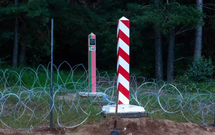 Poland ramps up patrol deployment at border with Belarus