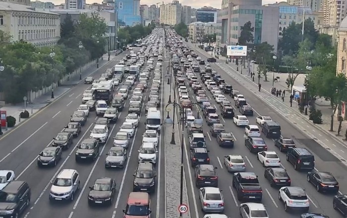 Hazırda bu yollarda sıxlıq var - SİYAHI