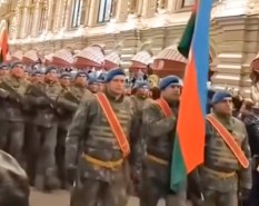 “Şəhidlər ölməz, vətən bölünməz” - Hərbçilərimiz Moskva küçələrində-Video