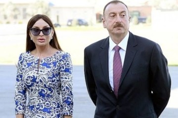 Алиевы на открытии Агдамского центра мугама