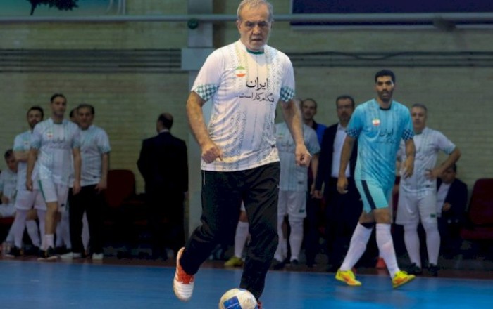 Məsud Pezeşkian: “İndi əl-qolu bağlıyıq və müəyyən mənada həbsdəyik”