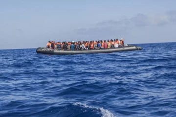 One dead after migrant boat sinks off French coast