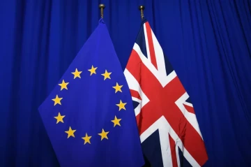 FT: EU threatens time-limited deal on UK food exports unless fishing access secured