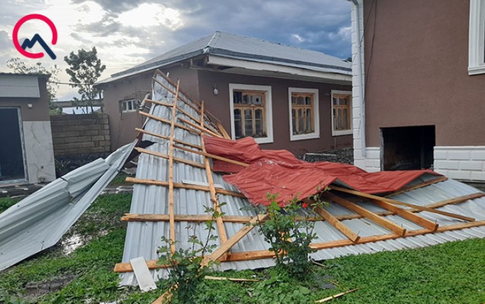 Qaxda külək evi bu hala saldı - Fotolar