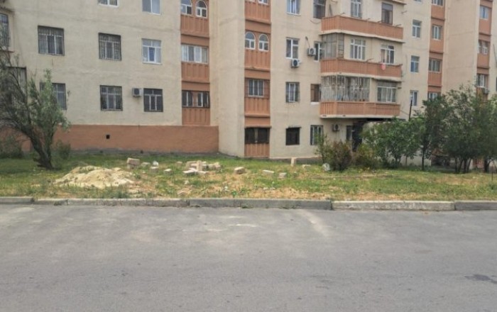Yeni Günəşlidə binaya bitişik köşk söküldü