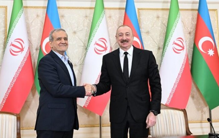 Пезешкиан направил письмо Ильхаму Алиеву