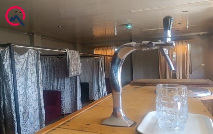 Müştərinin başını pivə bakalı ilə yaraladı