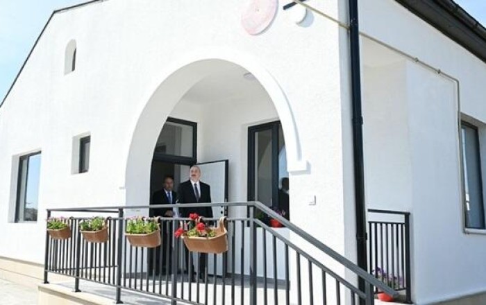 Алиев ознакомился с условиями в новых домах в Кенгерли