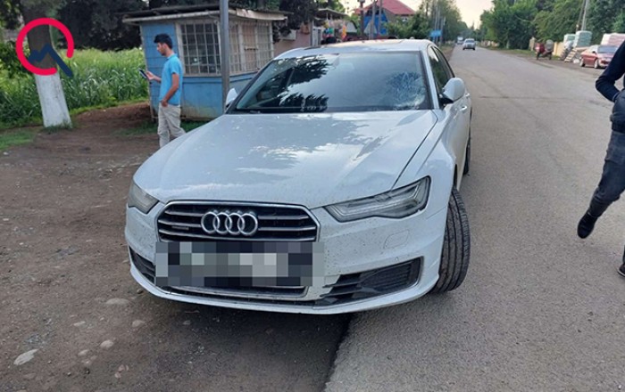 Avtobusdan düşüb yolu keçərkən “Audi” vurub öldürdü -