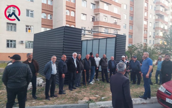Qazilər sakinlərin həyətində qanunsuz “moyka” tikir? - Foto