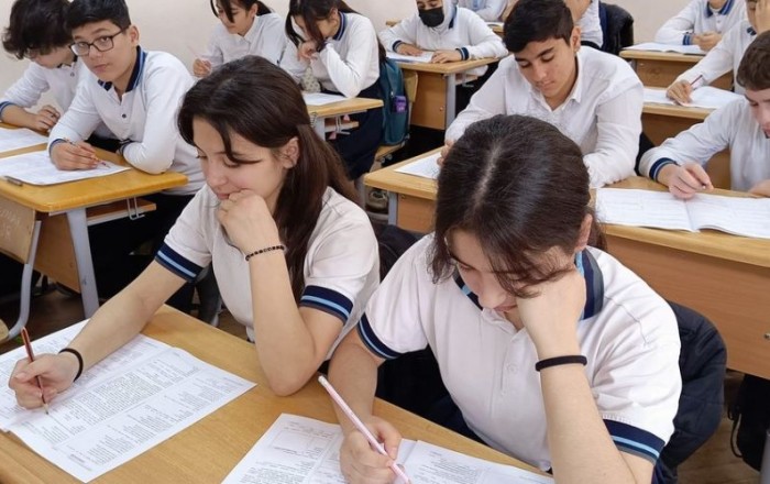 Директора двух школ в Баку уволены в связи с недостатками в работе