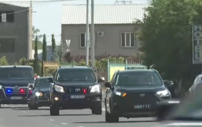 İranlı naziri Lavrovla səhv salan ermənilər anti-Rusiya plakatları açdılar -