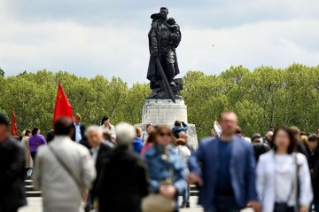 Посольство РФ в Германии прокомментировало запрет флагов России на мемориалах