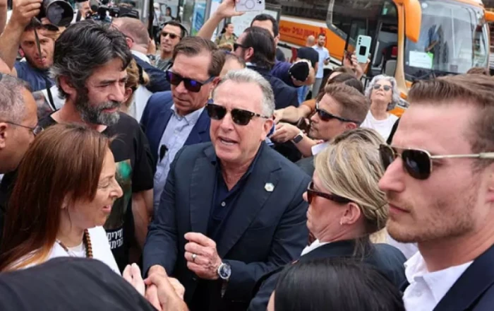 US envoy to Israeli hostages' families: "We're not replacement for your government"
