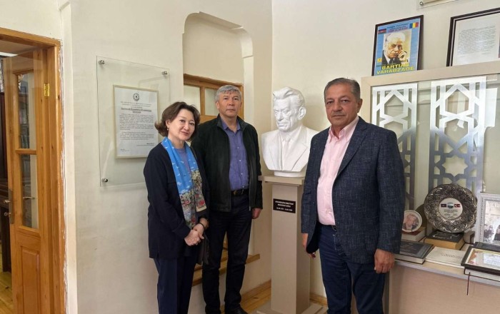 Bəxtiyar Vahabzadənin ev muzeyi ziyarət olundu