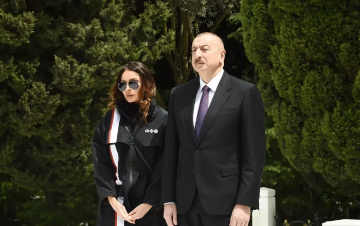 Azerbaijan's first couple honour fallen soldiers who defeated fascism