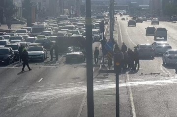 Bakıda zəncirvari qəza, yaralı var - Video -