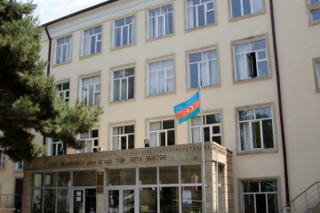 Уволены директора двух бакинских школ