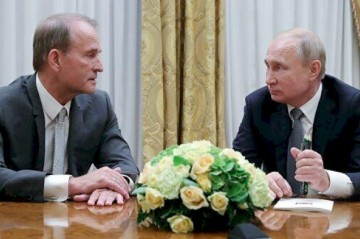 Putinin xaç atası da qara siyahıya salındı
