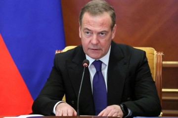 Медведев заявил, что нацизм снова поднял голову в Европе