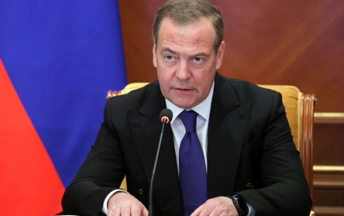 Медведев заявил, что нацизм снова поднял голову в Европе