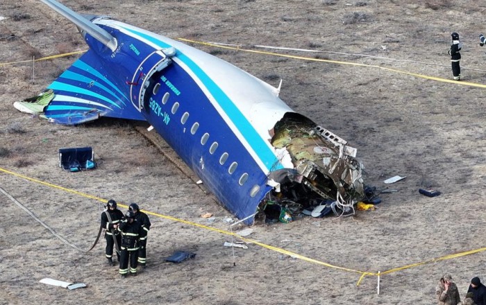 Казахстанцы установили мемориал на месте крушения самолета AZAL ВИДЕО