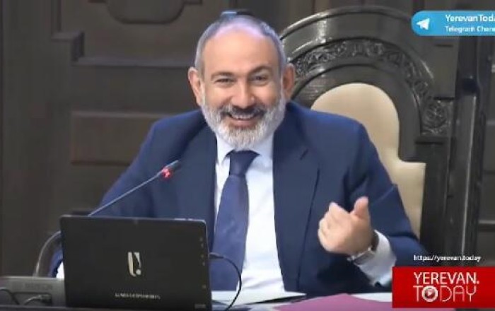 Paşinyanın siyasi rəqibinin maşını yandırıldı