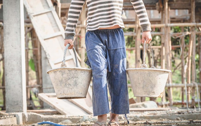 “Məcburi əmək” yerinə, “zorla işlətmə” ifadəsi olsun”
