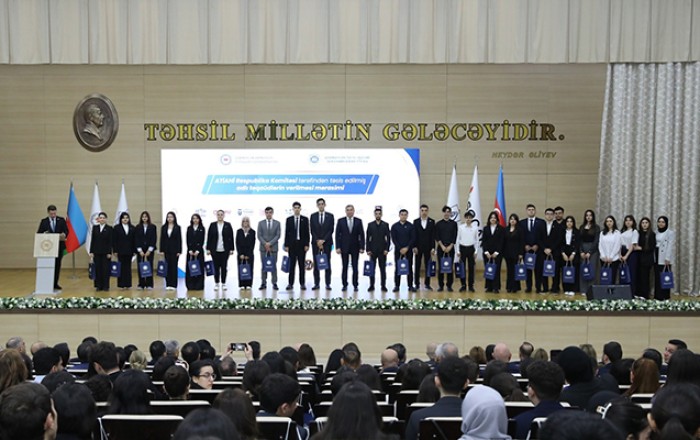308 tələbəyə “Adlı təqaüd” verildi -