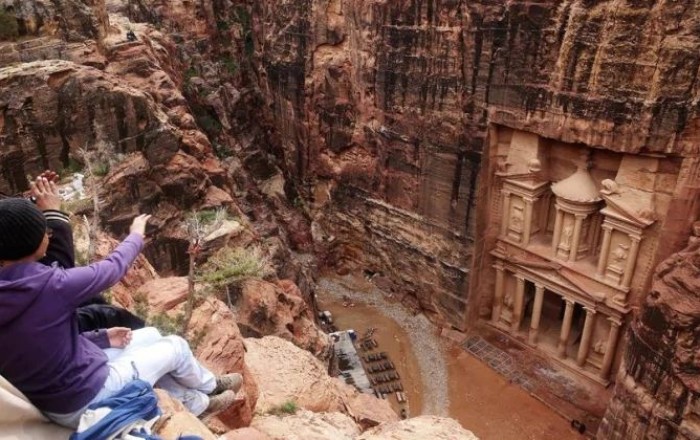 Yüzlərlə turist təxliyə edildi: Dünyanın yeddinci möcüzəsi su altında qaldı -
