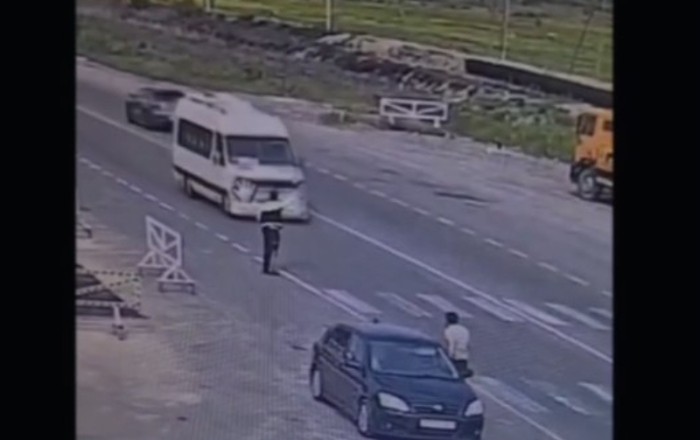 Пьяный бесправник на микроавтобусе устроил погоню в Баку