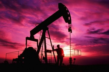 Киев требует снизить потолок цен на российскую нефть