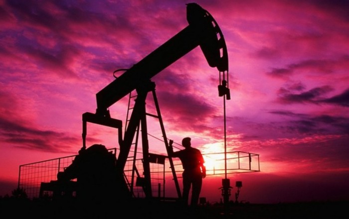 Киев требует снизить потолок цен на российскую нефть