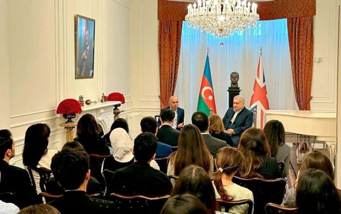 Emin Əmrullayev Londonda Dövlət Proqramı təqaüdçüləri ilə görüşdü - Fotolar