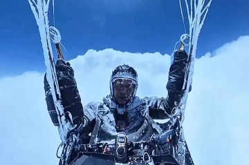 Chinese paraglider soars to 8,000m in accidental flight, faces six-month ban VIDEO