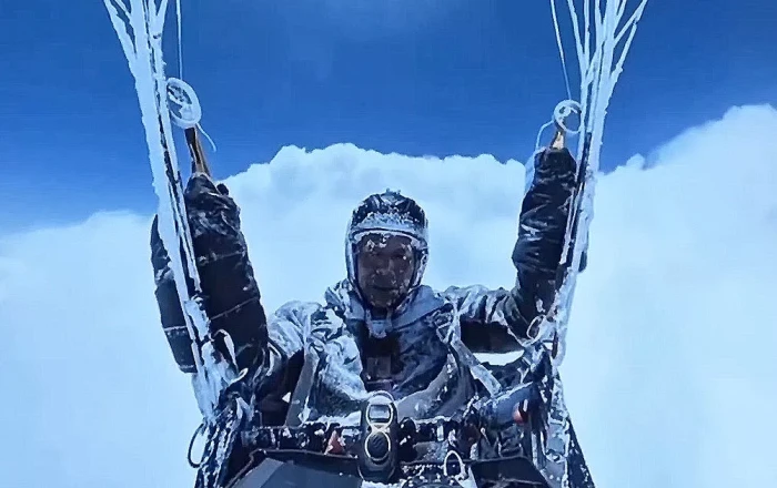 Chinese paraglider soars to 8,000m in accidental flight, faces six-month ban VIDEO