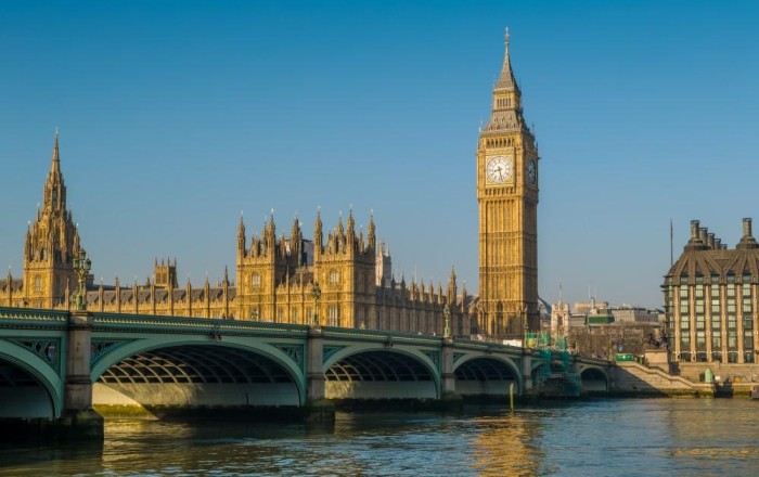 Britaniya Çinin xidmətçisidir – Trampın müşaviri