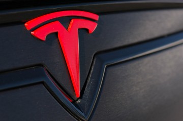 Tesla shares rise after Musk-White House call reports