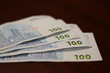 Iran releases currency exchange rates for June 30