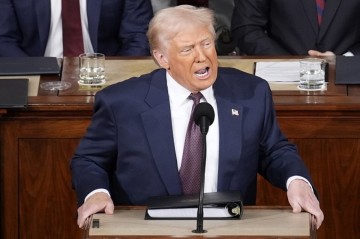 Трамп требует от «вышедших из-под контроля прокуроров» отстать от Нетаньяху