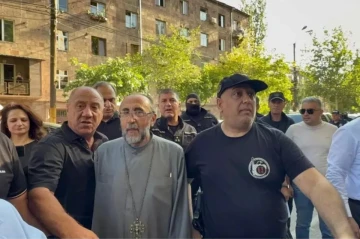 Оппозиционная фракция намерена выдвинуть Аджапахяна на должность премьера