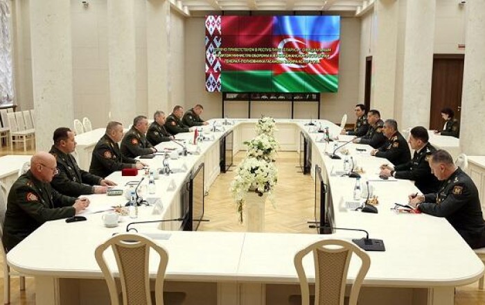Состоялась встреча глав МО Азербайджана и Беларуси