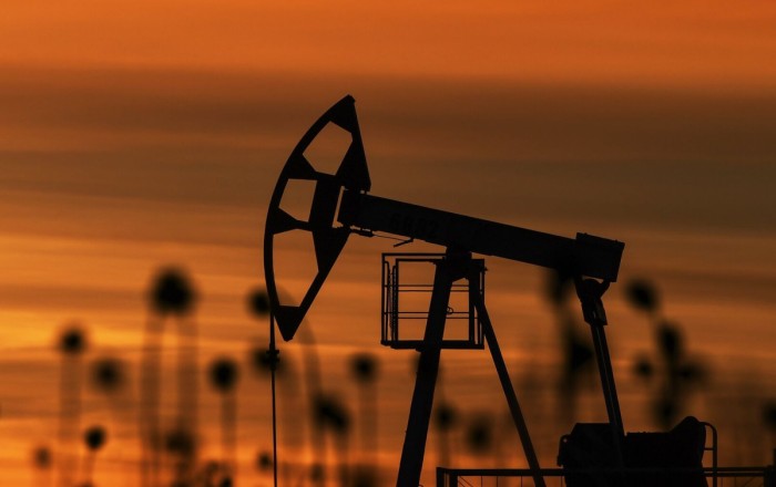 А нефть дешевеет