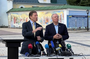 US senators push for new sanctions on Russia ahead of G7 summit