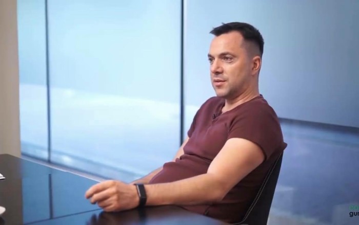 Арестович анонсировал свой визит в Баку