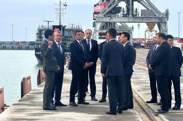 Chinese delegation familiarizes itself with multimodal capabilities of Baku port (PHOTO)
