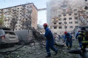 Russian strikes in Kyiv kill 14, including foreign national