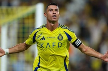 Ronaldo Trampa formasını hədiyyə etdi