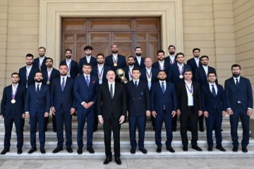 Президент принял членов сборной Азербайджана, ставшей победителем чемпионата мира по мини-футболу